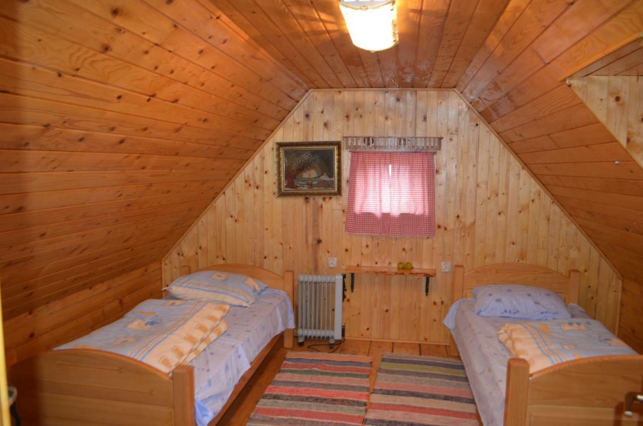 Holiday Home Stara Lika Perusic Екстер'єр фото